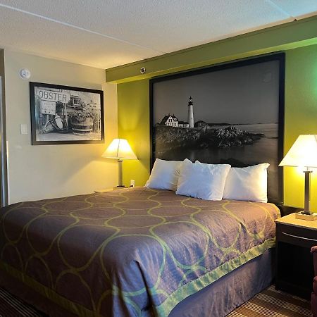 Super 8 By Wyndham Bangor Hotel Екстериор снимка