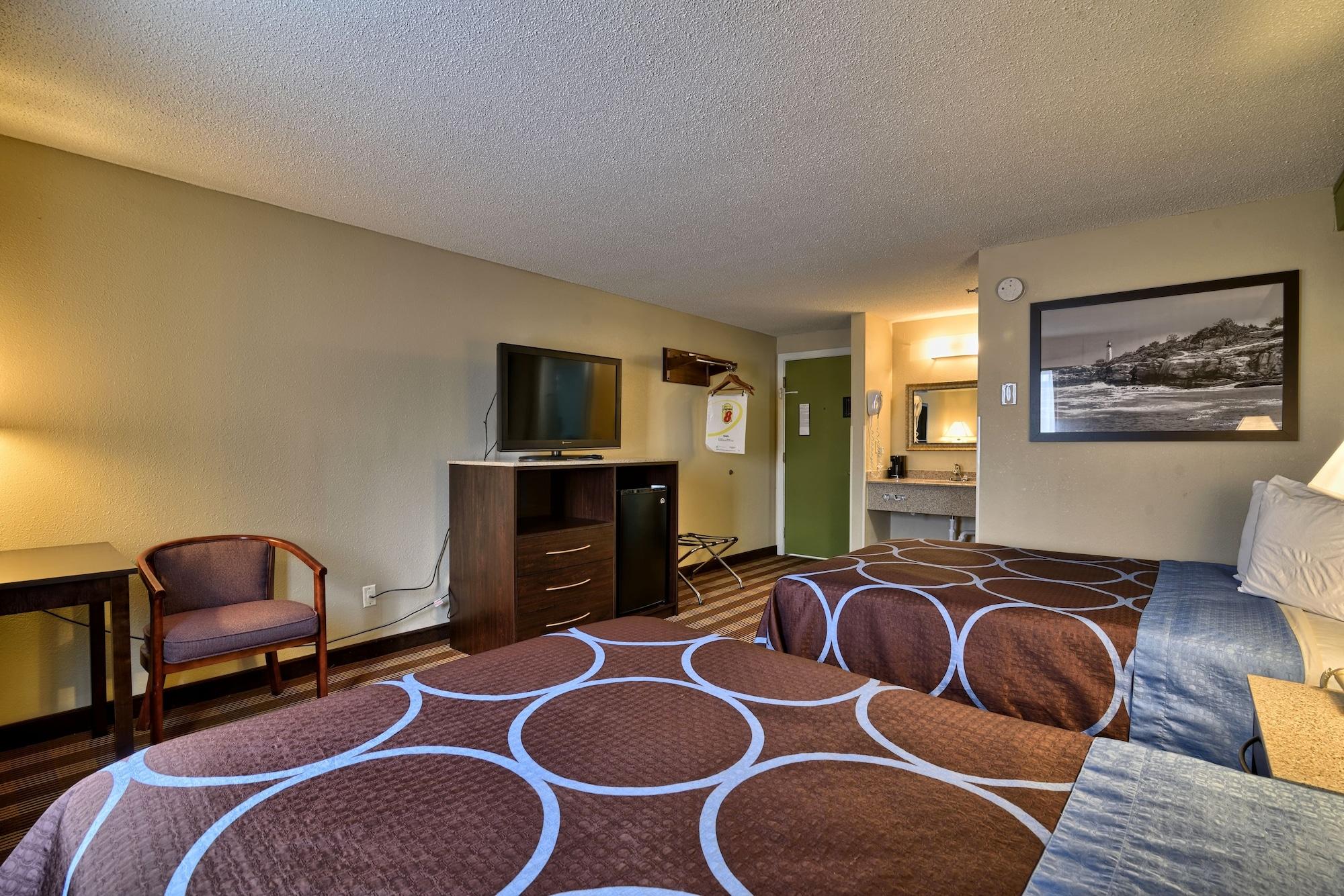Super 8 By Wyndham Bangor Hotel Екстериор снимка