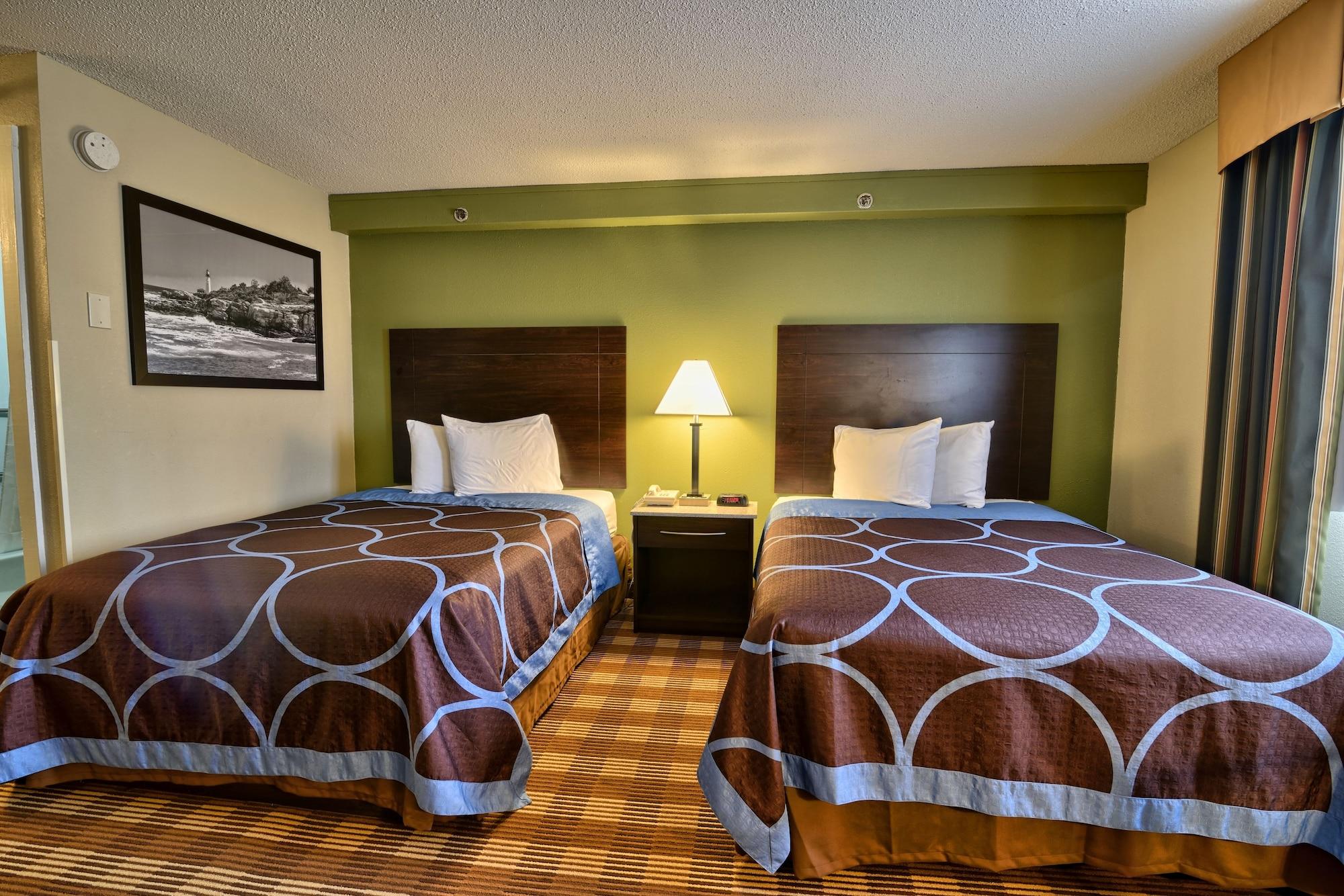 Super 8 By Wyndham Bangor Hotel Екстериор снимка