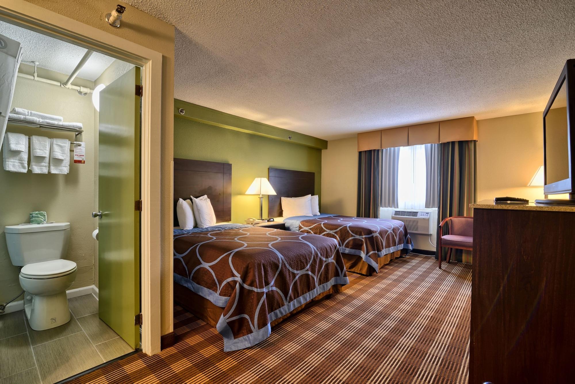 Super 8 By Wyndham Bangor Hotel Екстериор снимка
