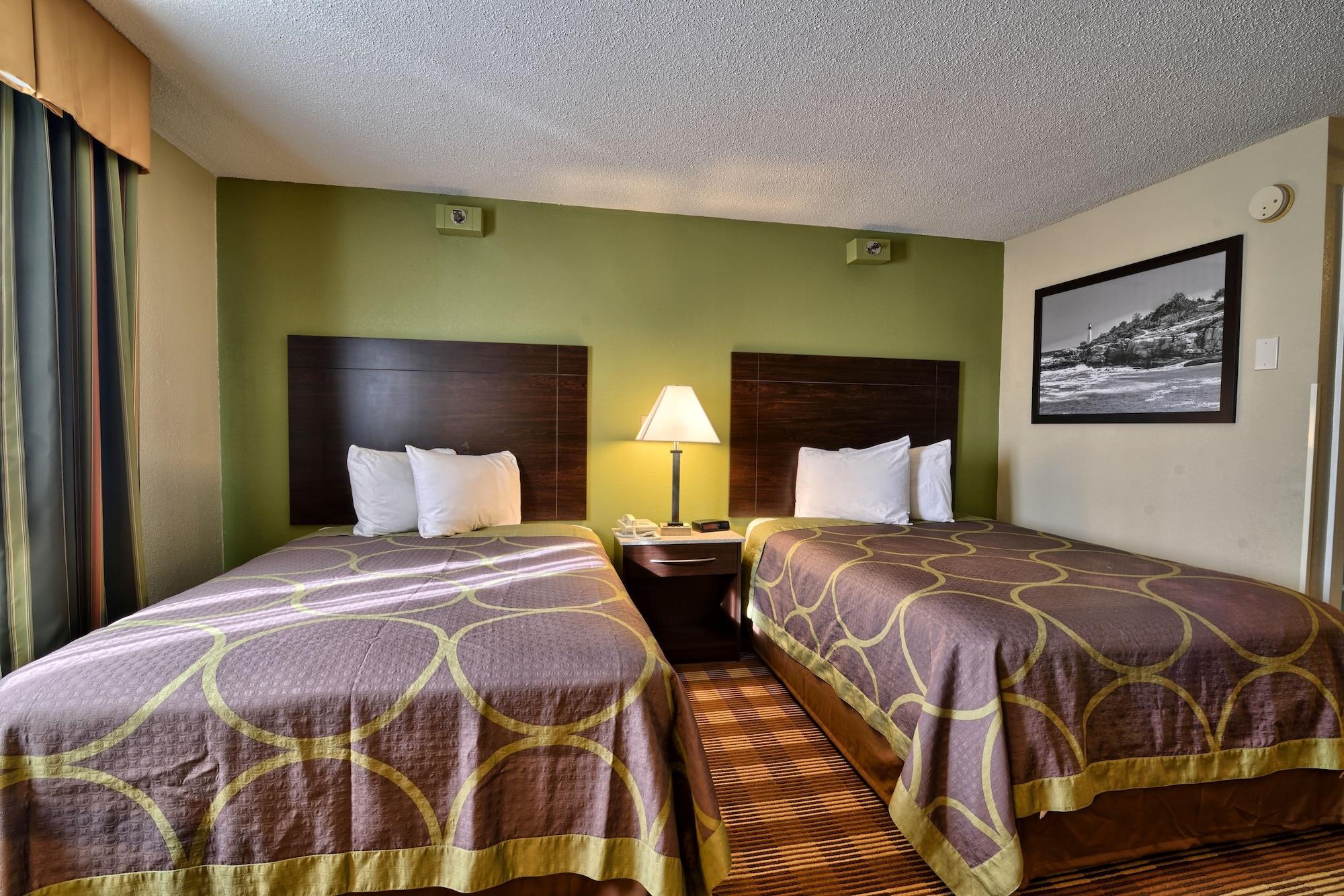 Super 8 By Wyndham Bangor Hotel Екстериор снимка