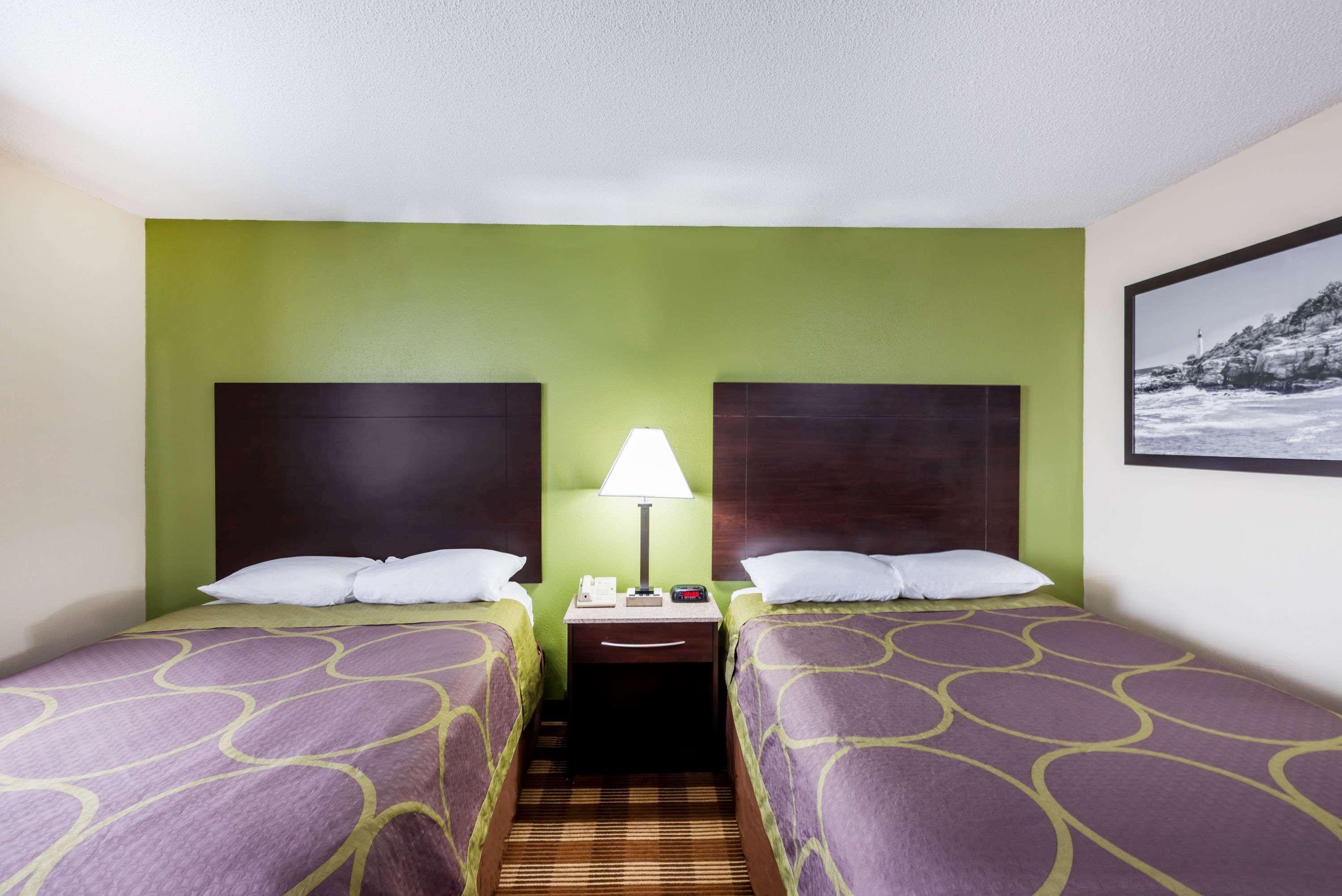 Super 8 By Wyndham Bangor Hotel Екстериор снимка