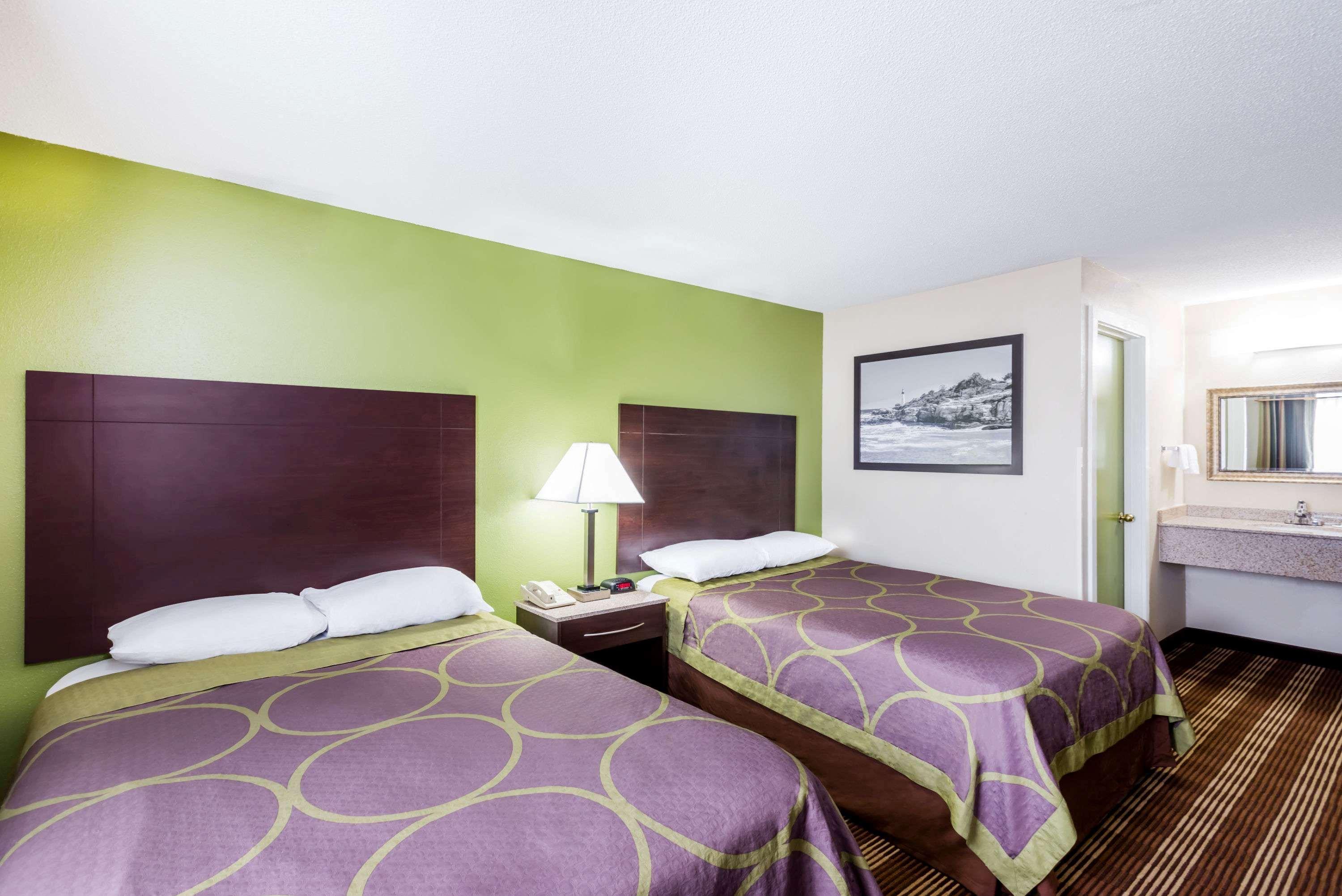 Super 8 By Wyndham Bangor Hotel Екстериор снимка
