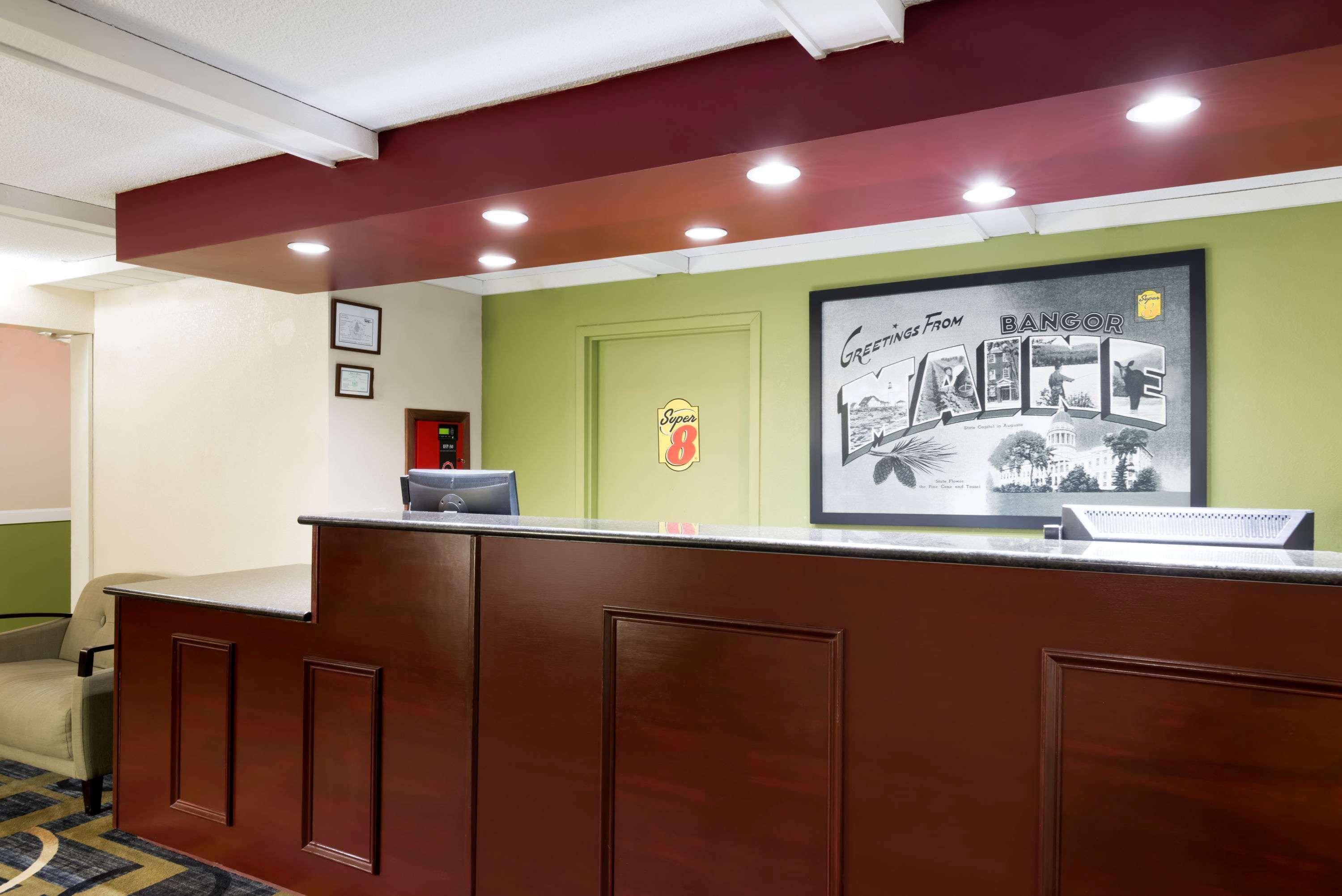 Super 8 By Wyndham Bangor Hotel Екстериор снимка