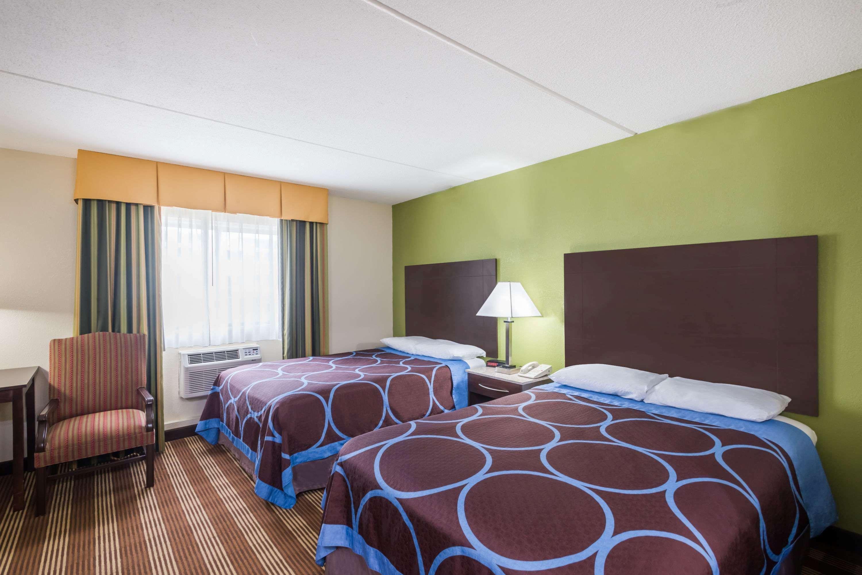 Super 8 By Wyndham Bangor Hotel Екстериор снимка