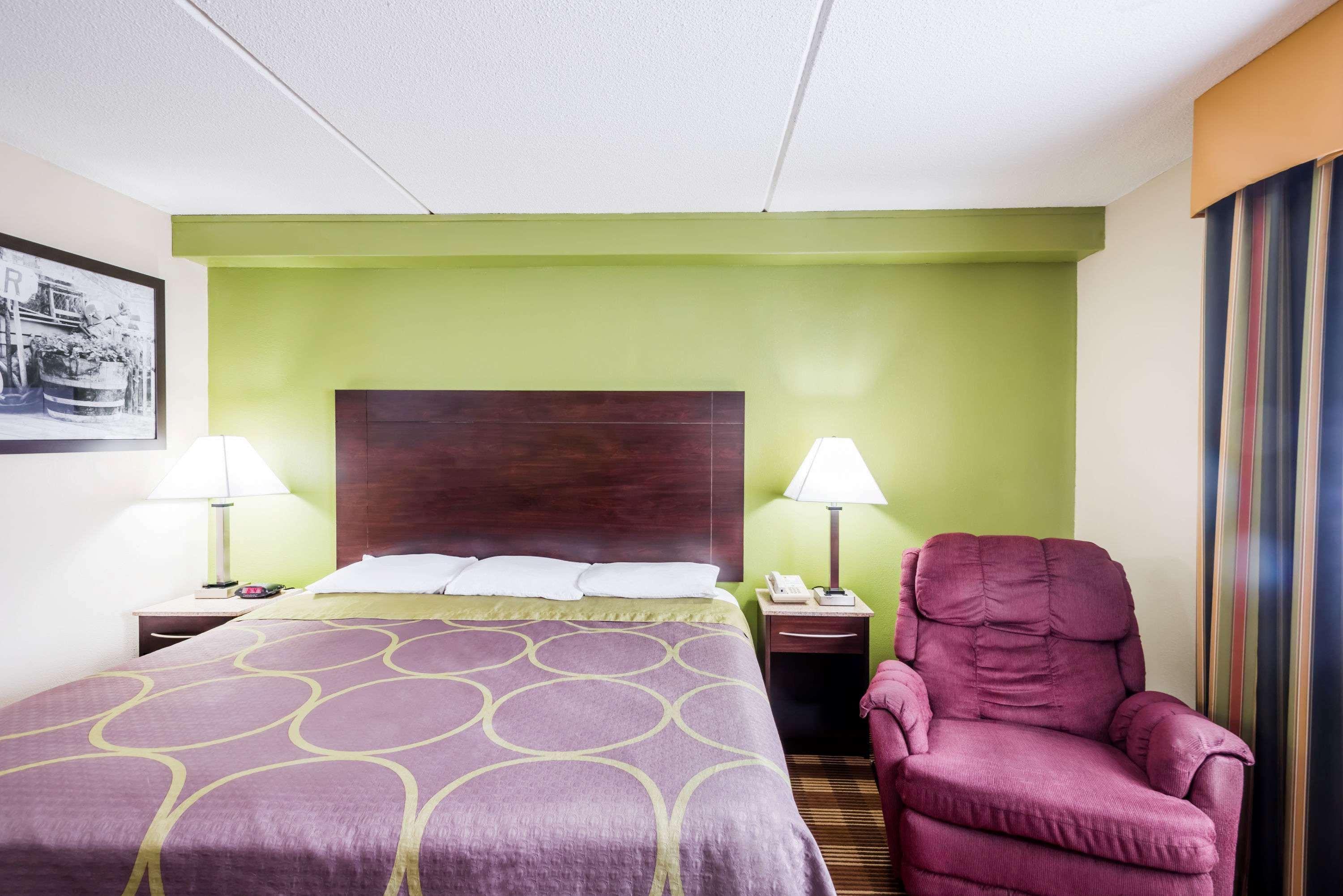 Super 8 By Wyndham Bangor Hotel Екстериор снимка