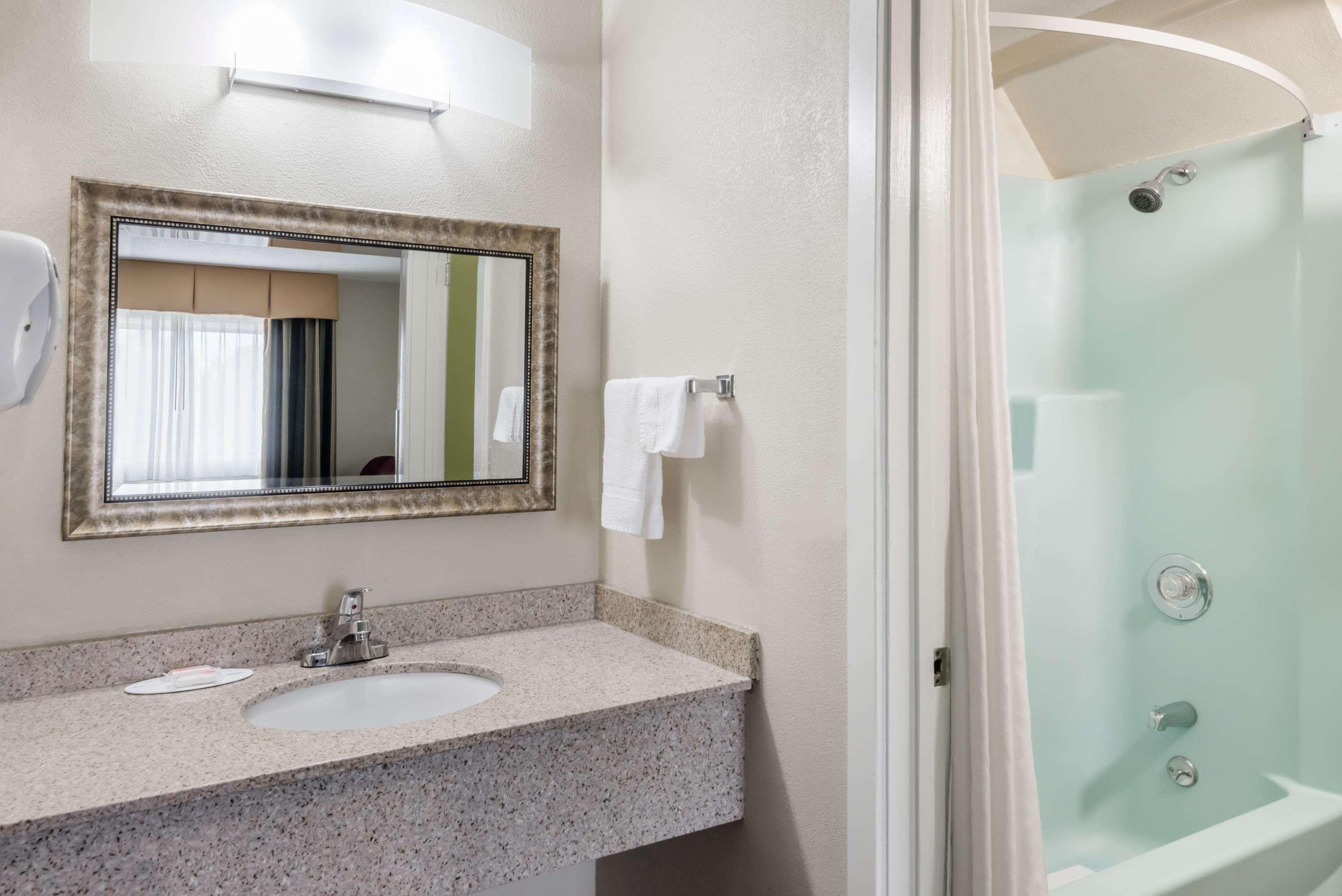 Super 8 By Wyndham Bangor Hotel Екстериор снимка