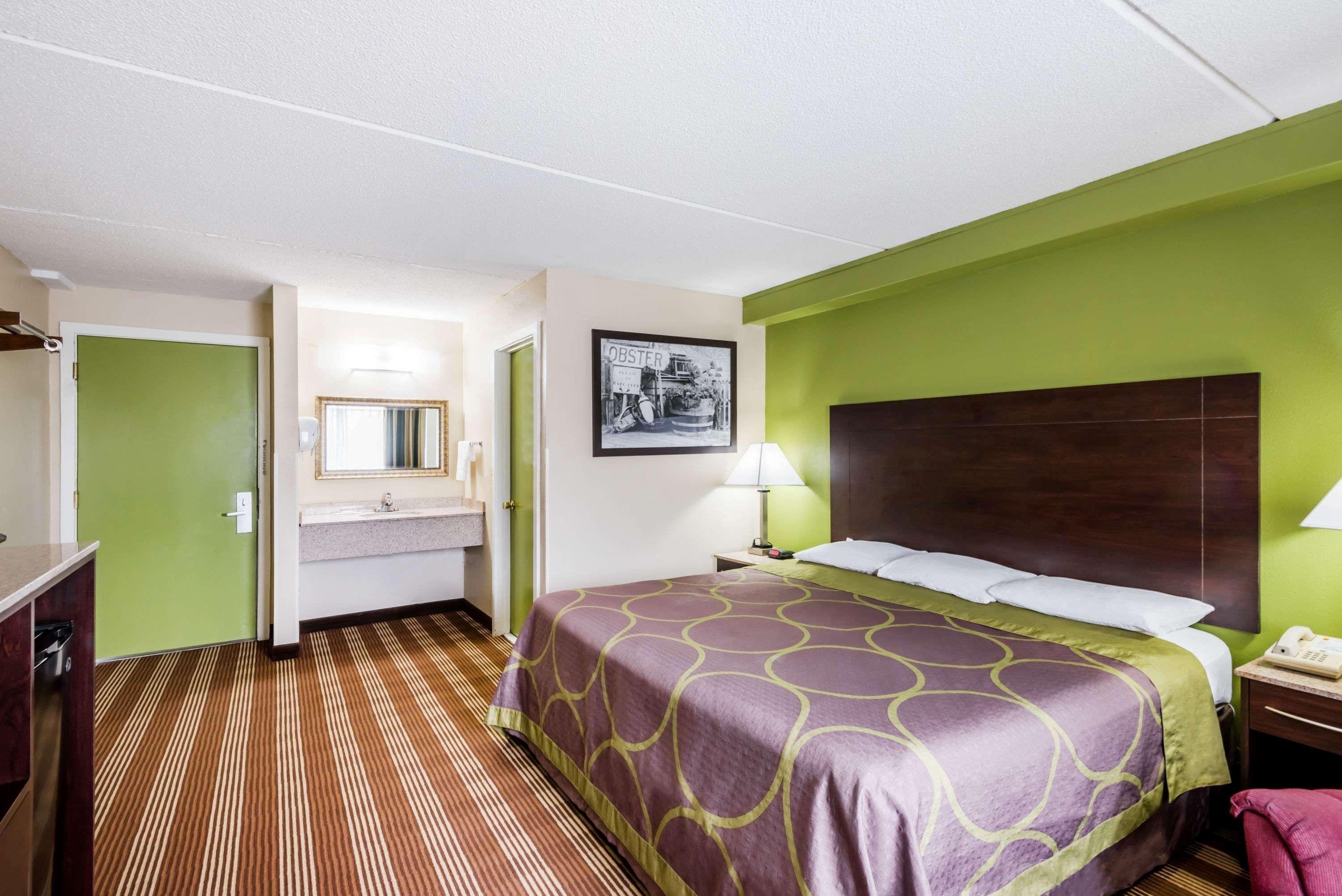 Super 8 By Wyndham Bangor Hotel Екстериор снимка