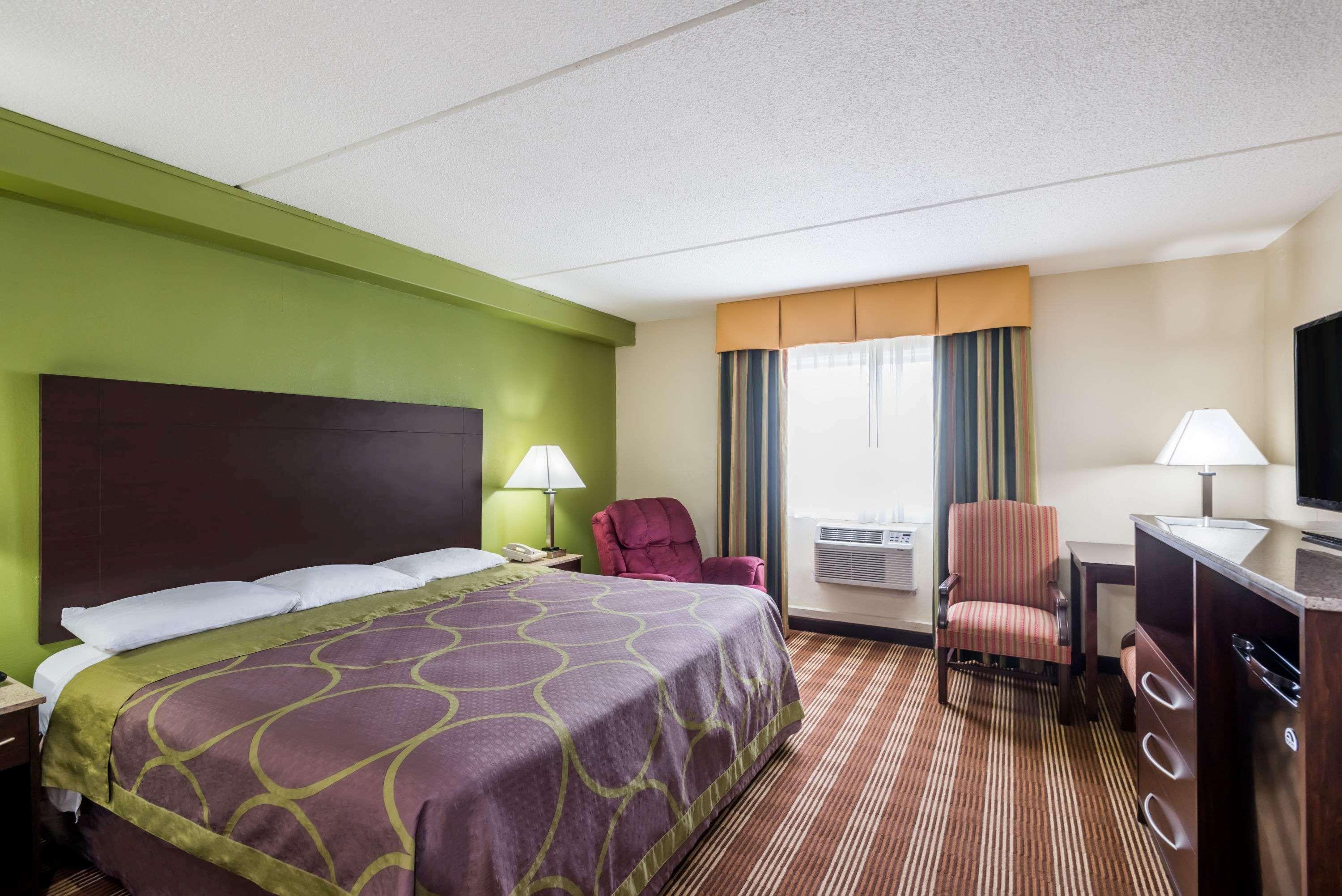 Super 8 By Wyndham Bangor Hotel Екстериор снимка