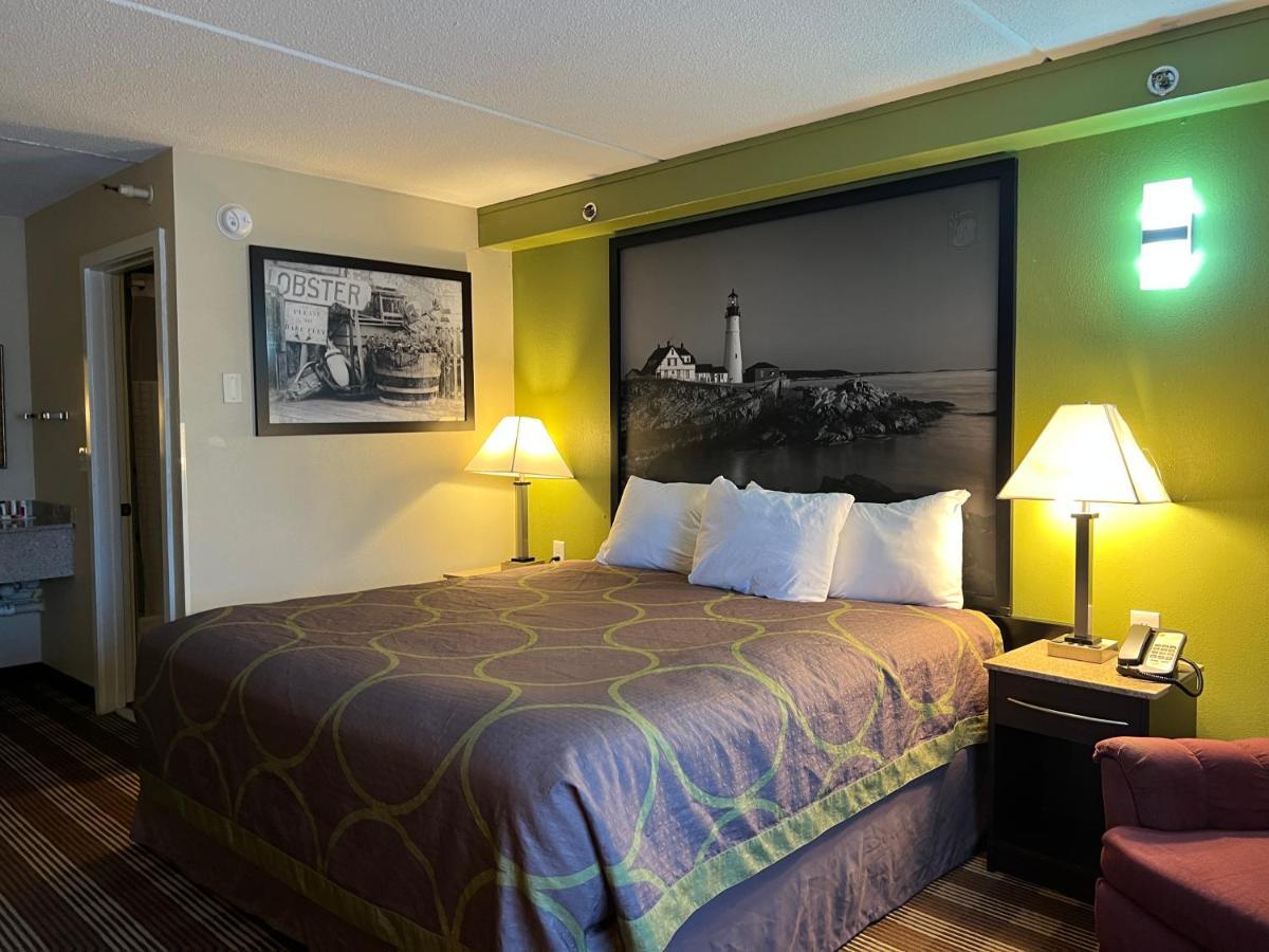 Super 8 By Wyndham Bangor Hotel Екстериор снимка