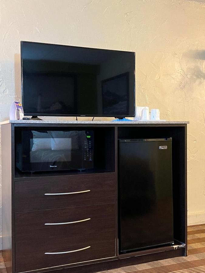 Super 8 By Wyndham Bangor Hotel Екстериор снимка
