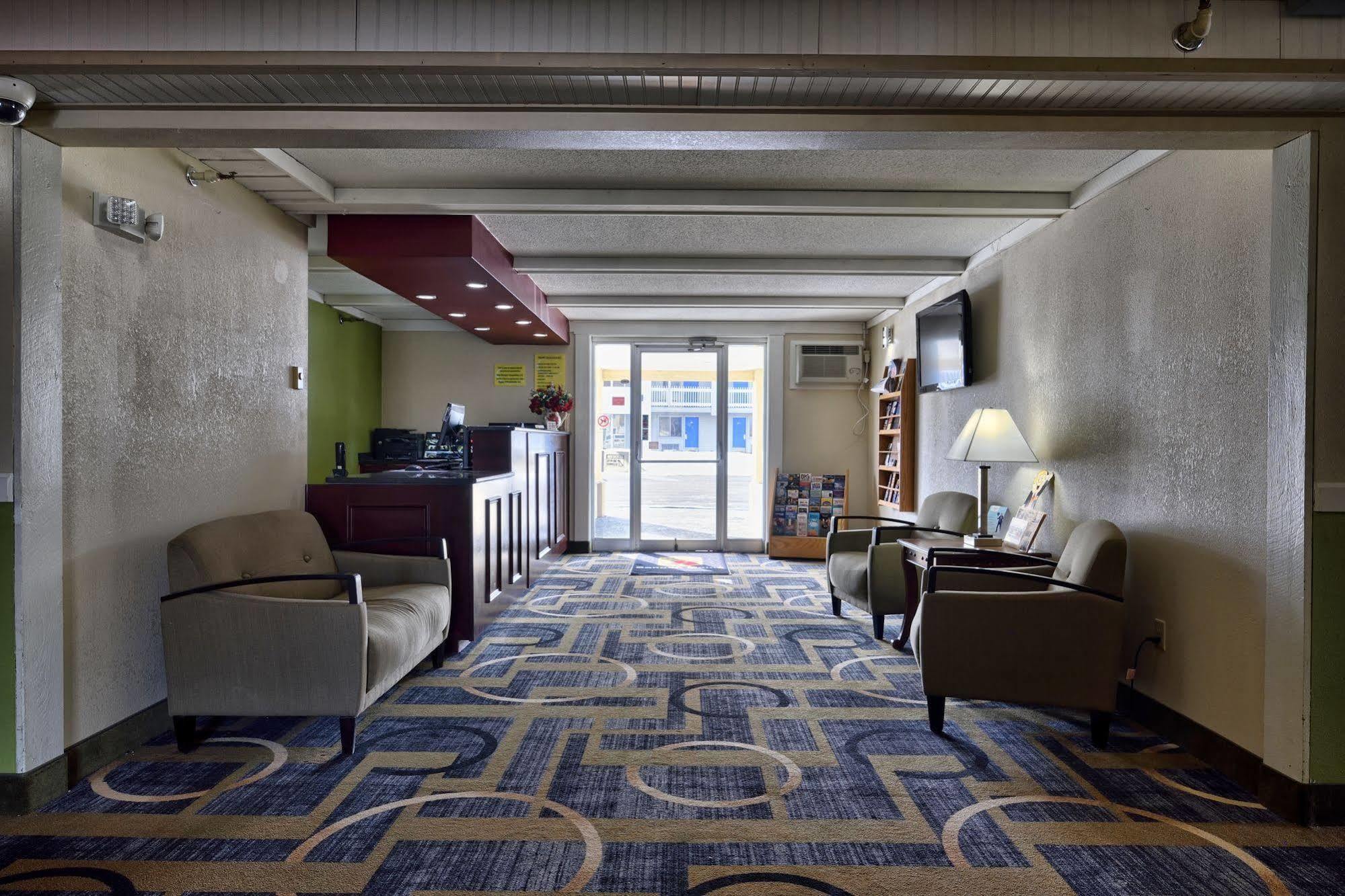 Super 8 By Wyndham Bangor Hotel Екстериор снимка
