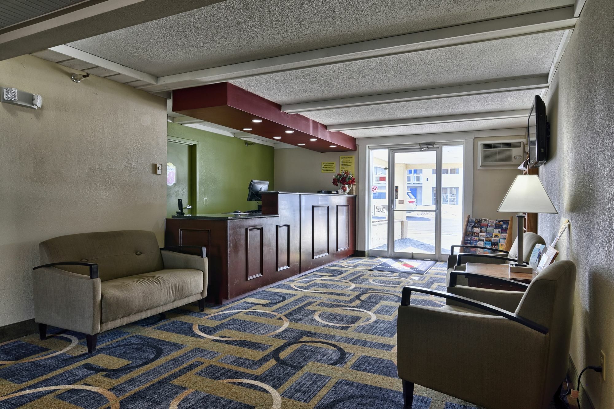 Super 8 By Wyndham Bangor Hotel Екстериор снимка