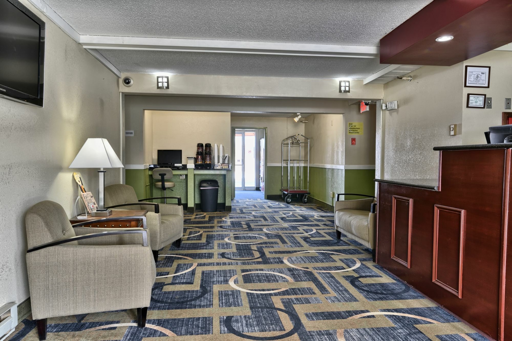 Super 8 By Wyndham Bangor Hotel Екстериор снимка